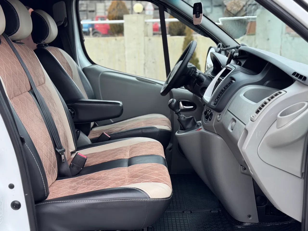 Opel Vivaro - фото 30