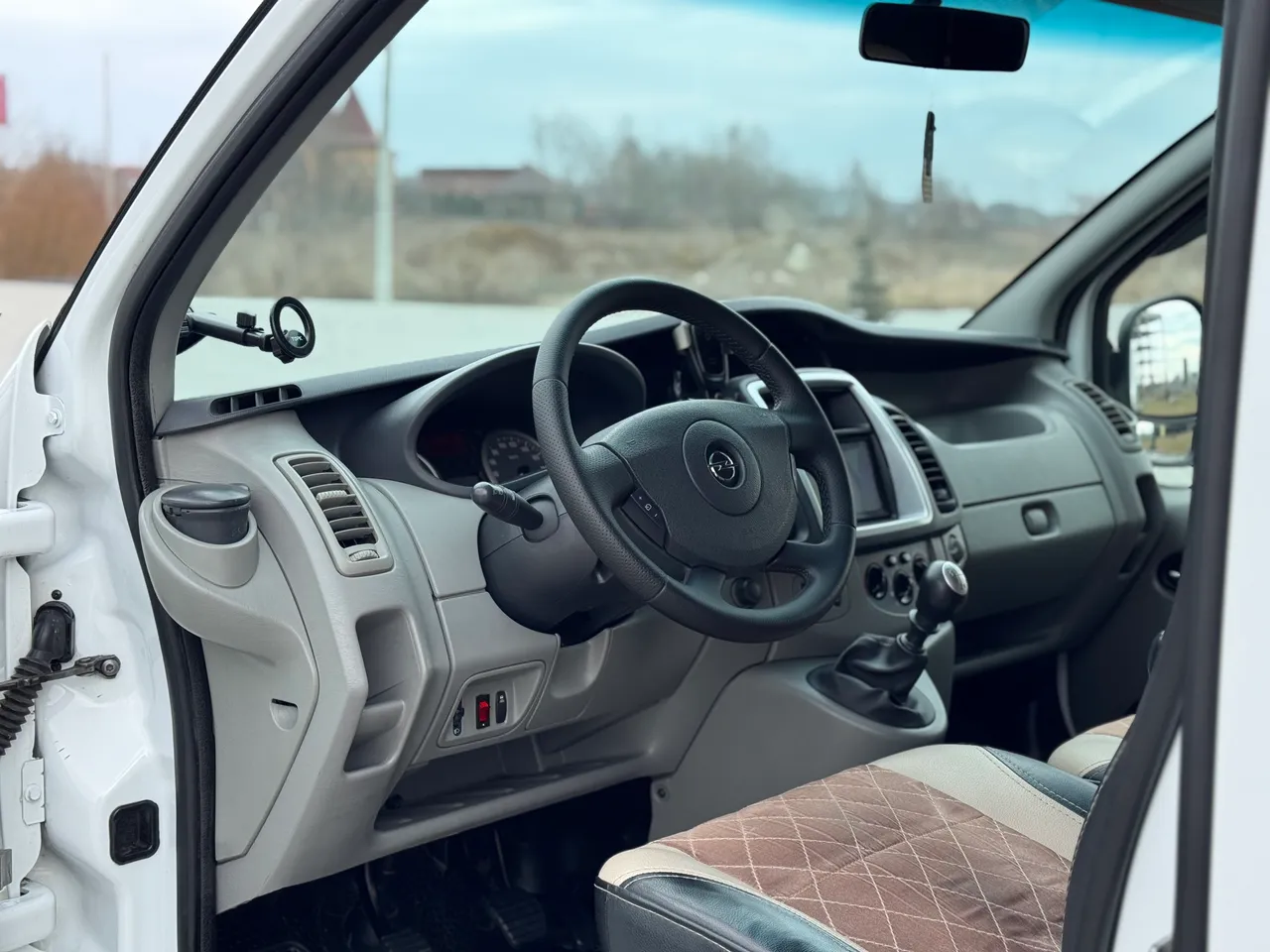 Opel Vivaro - фото 25