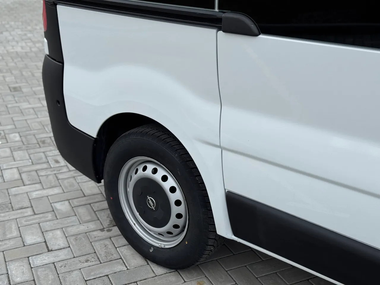 Opel Vivaro - фото 15