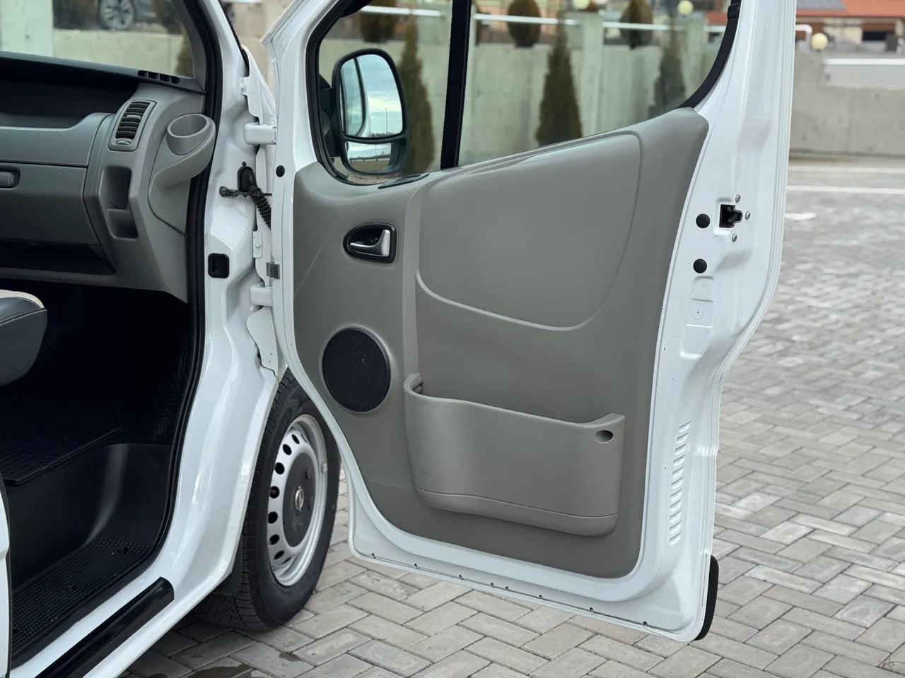 Opel Vivaro - фото 32