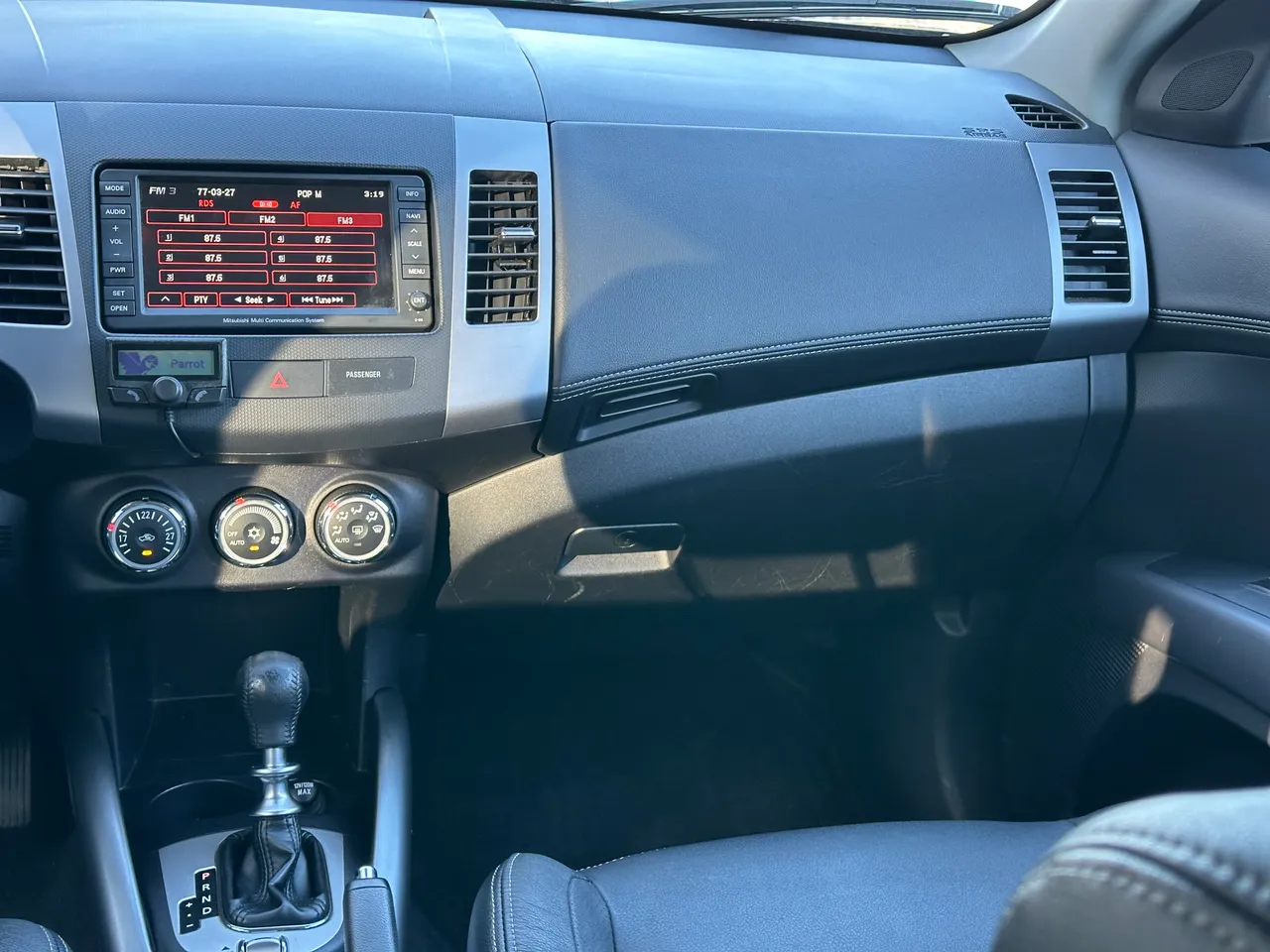 Mitsubishi Outlander - фото 16