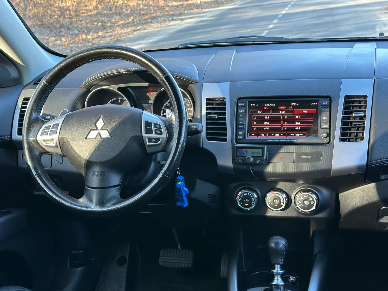 Mitsubishi Outlander - фото 12