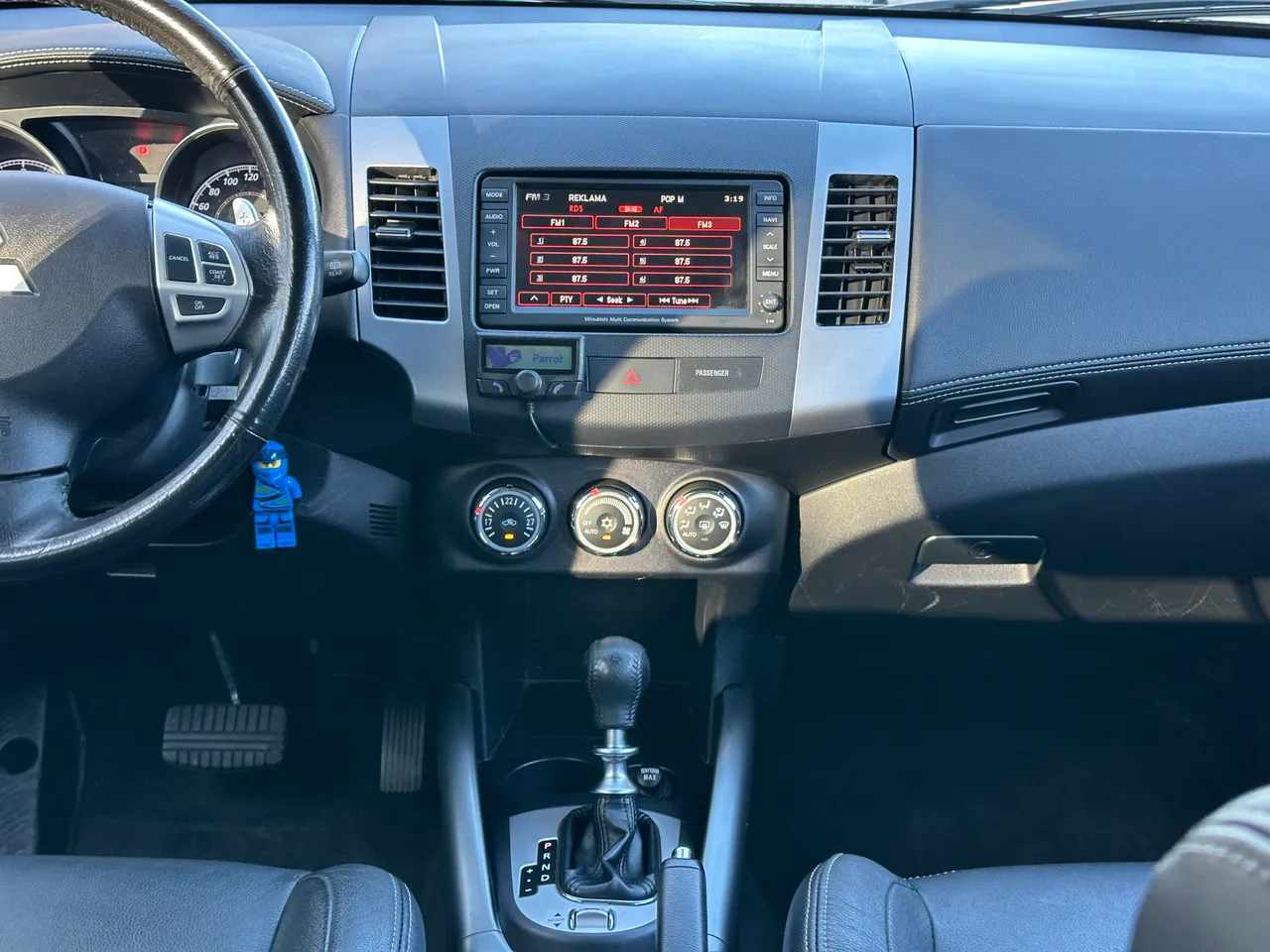 Mitsubishi Outlander - фото 11