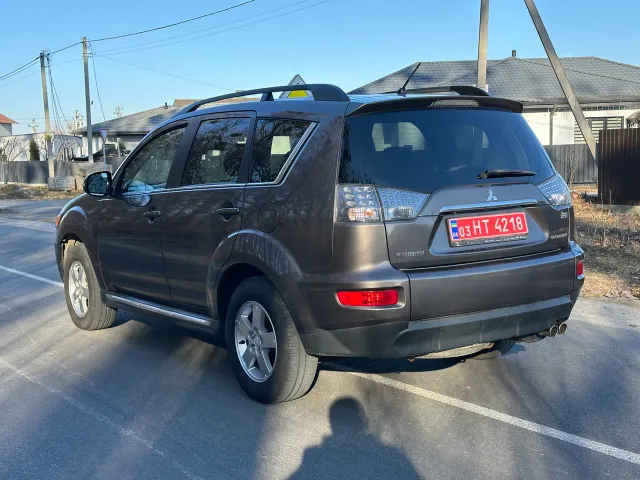 Mitsubishi Outlander - фото 3