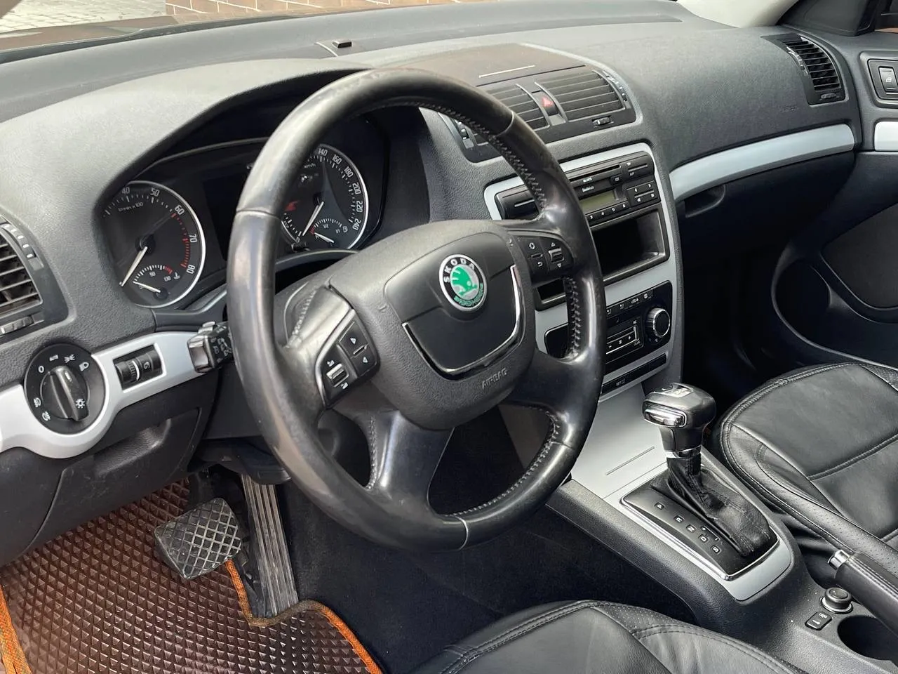 Skoda Octavia - фото 9