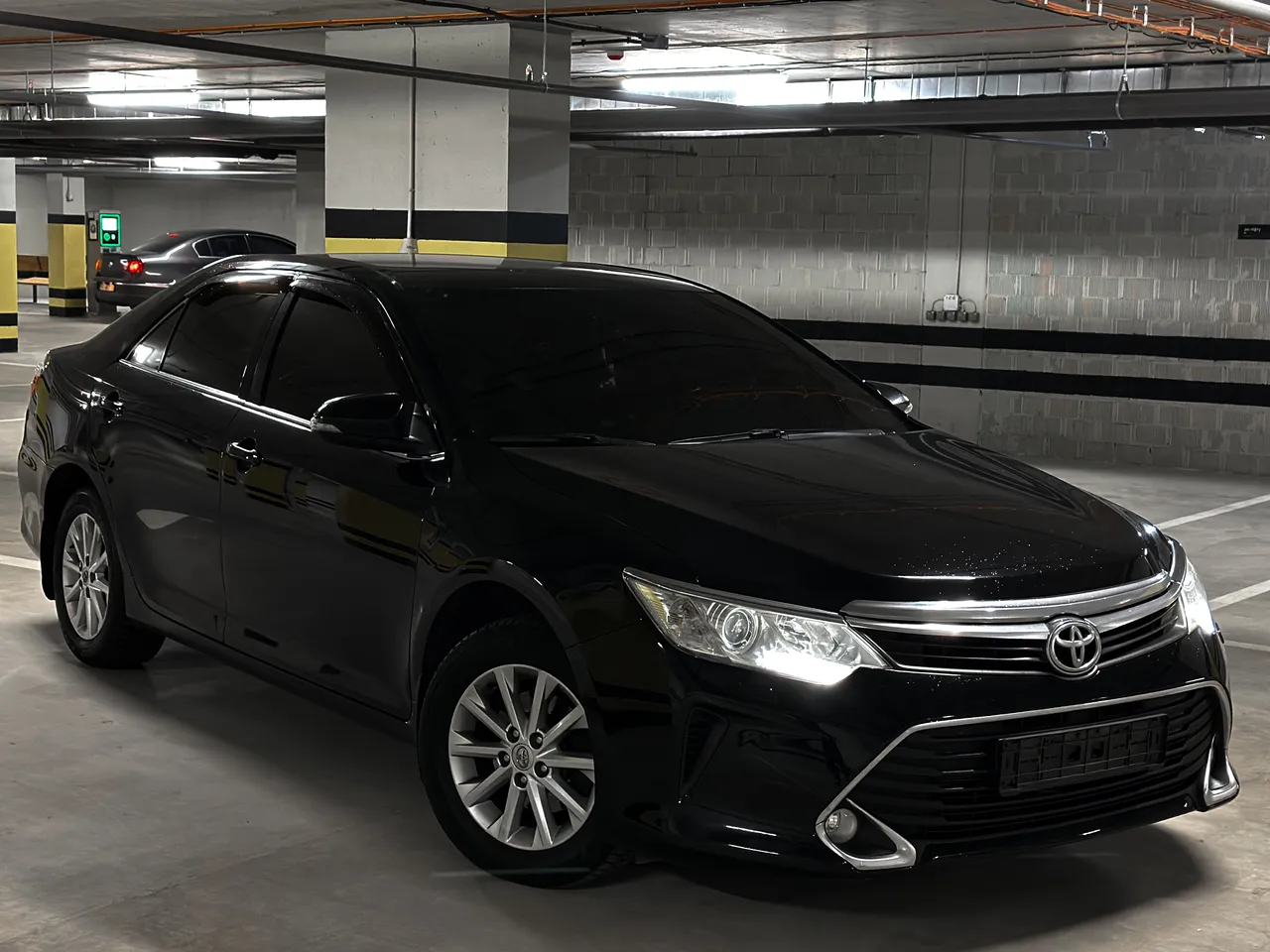 Toyota Camry - фото 2