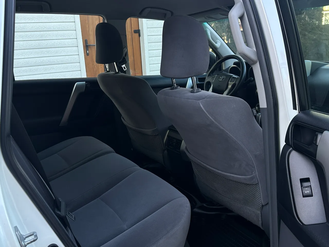 Toyota Land Cruiser Prado - фото 4