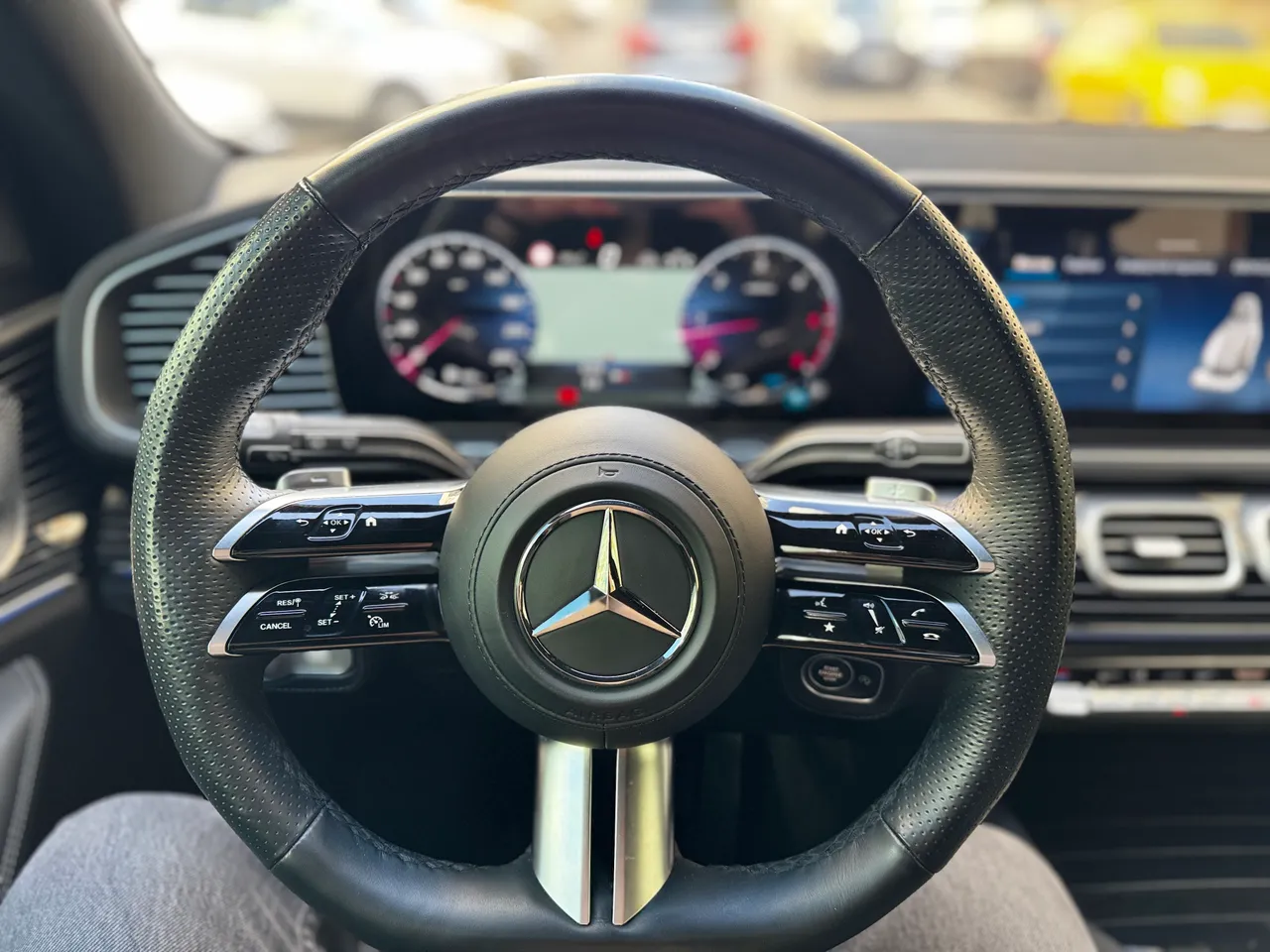 Mercedes-Benz GLS - фото 6