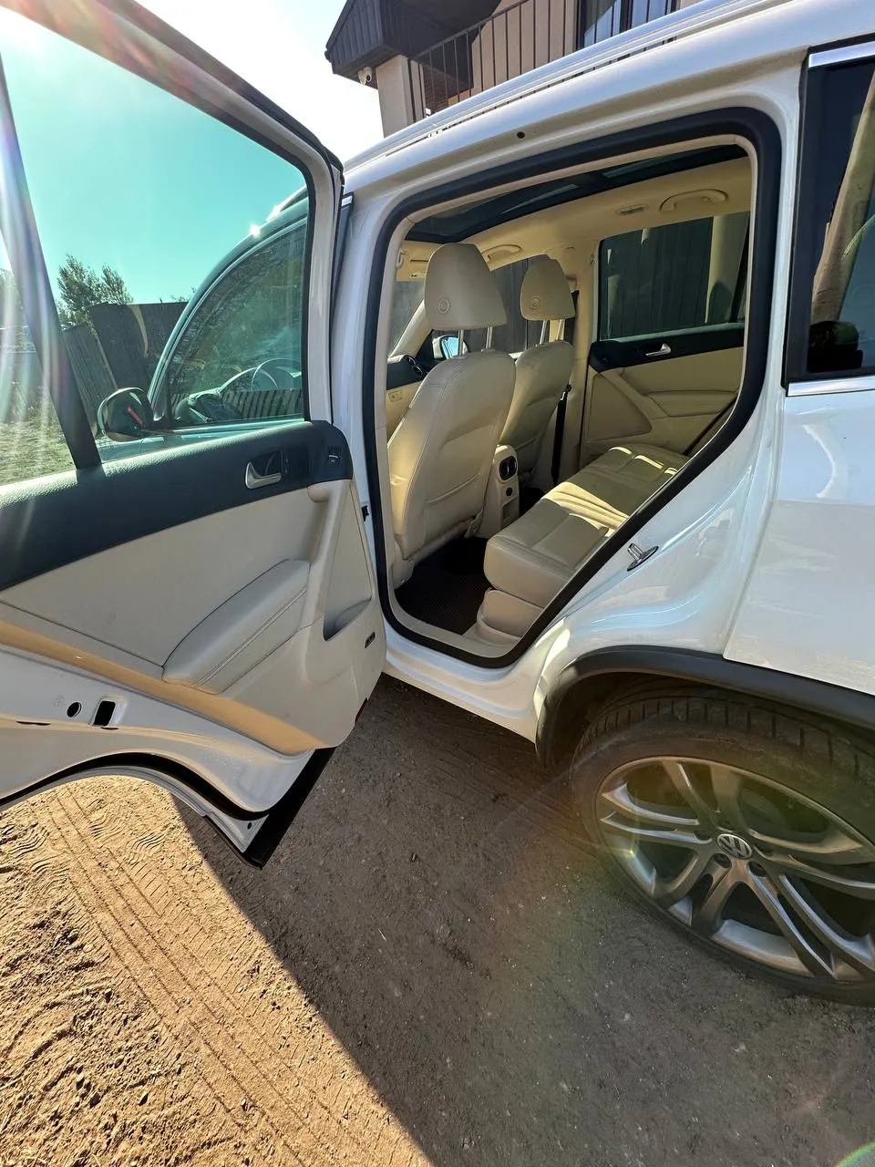 Volkswagen Tiguan - фото 8