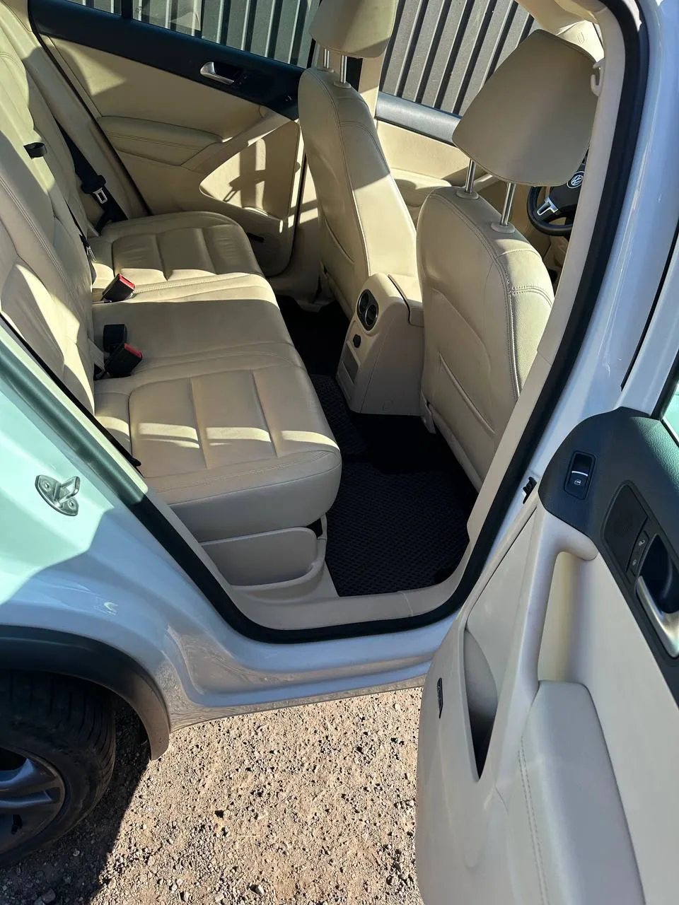 Volkswagen Tiguan - фото 12