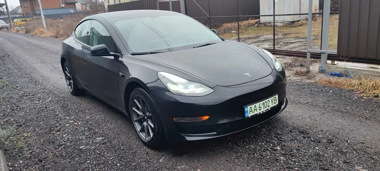 Tesla Model 3 - фото 1