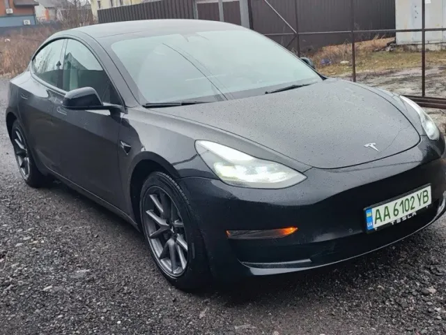 Tesla Model 3 - фото 1