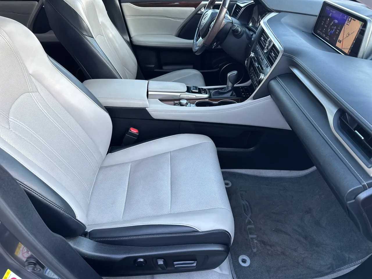 Lexus RX - фото 7