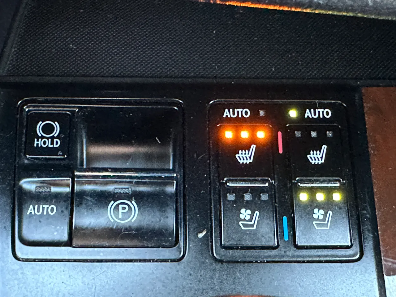 Lexus RX - фото 25