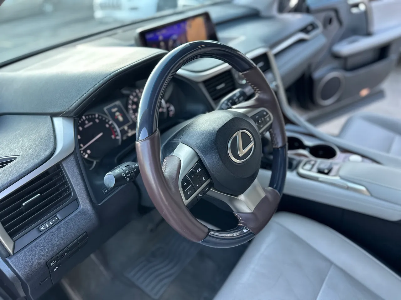 Lexus RX - фото 12