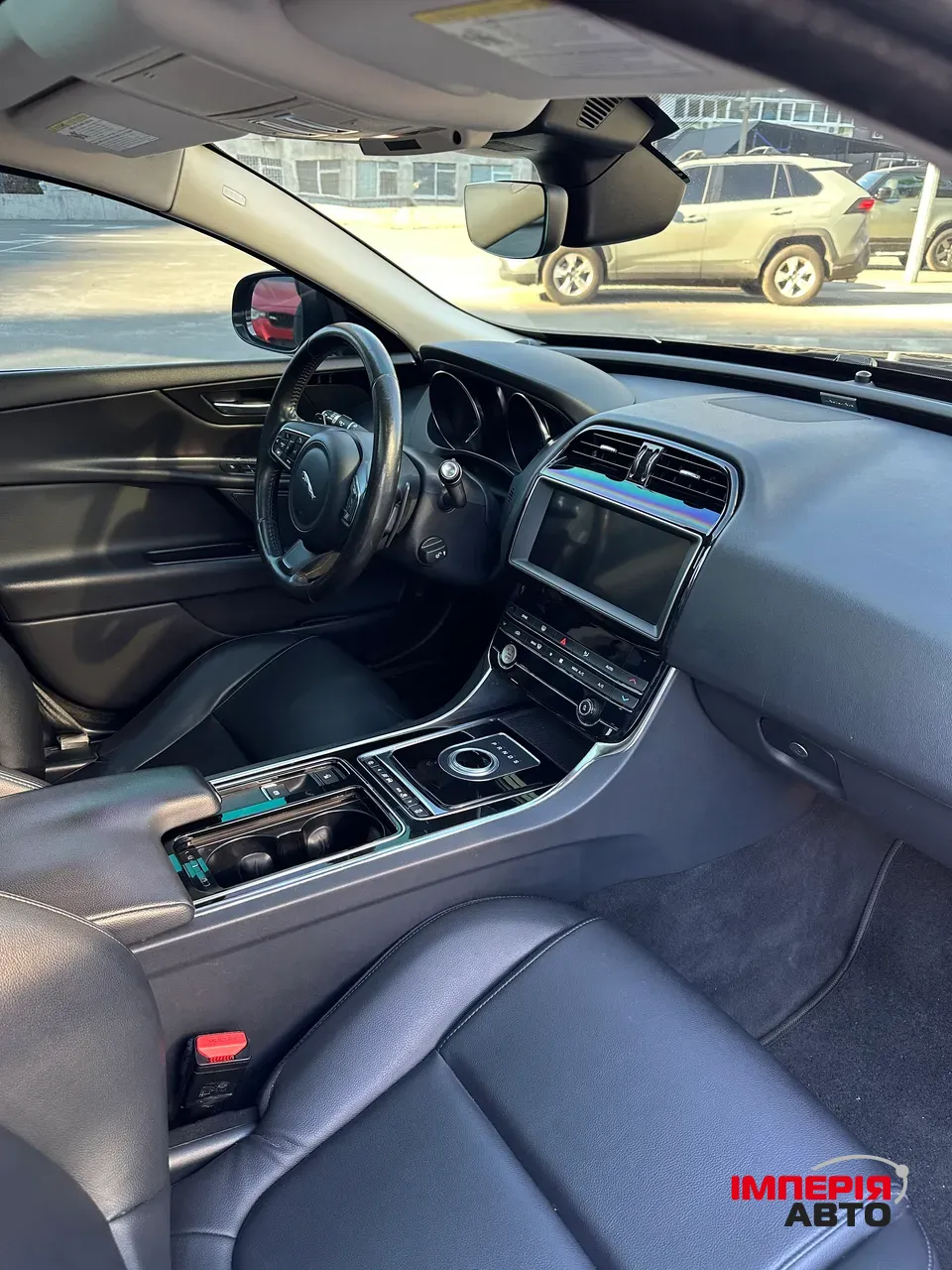 Jaguar XE - фото 13