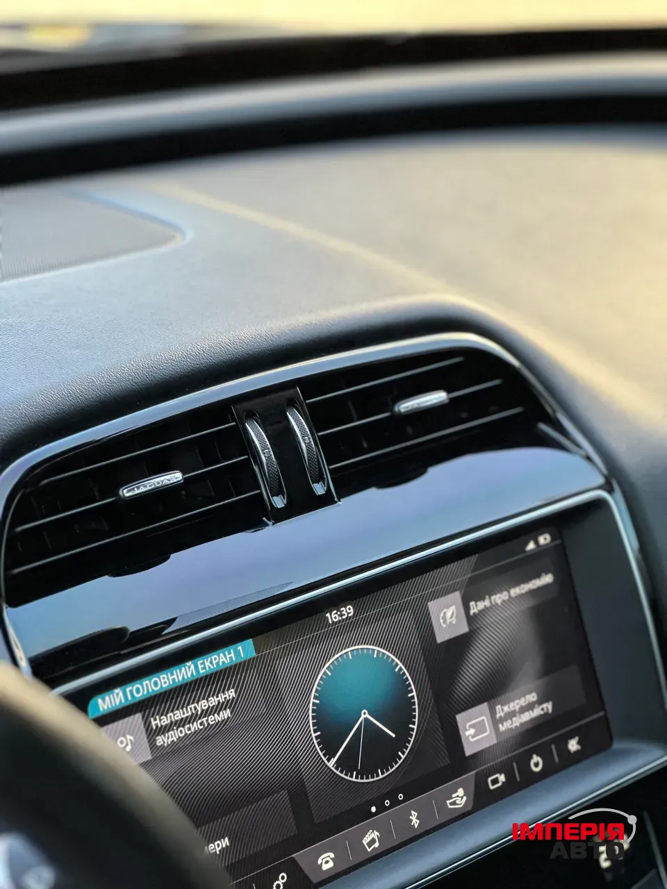 Jaguar XE - фото 16