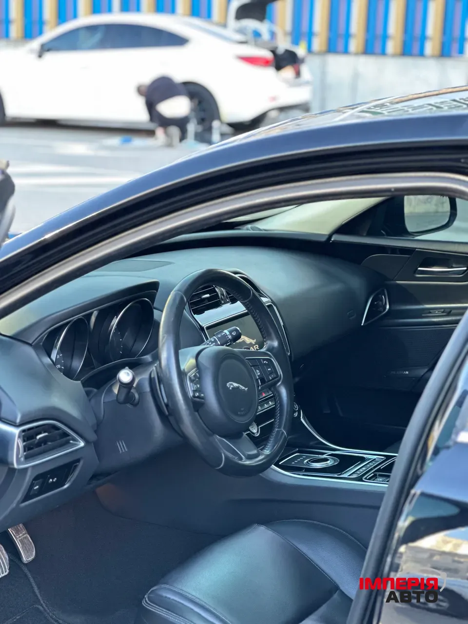 Jaguar XE - фото 11