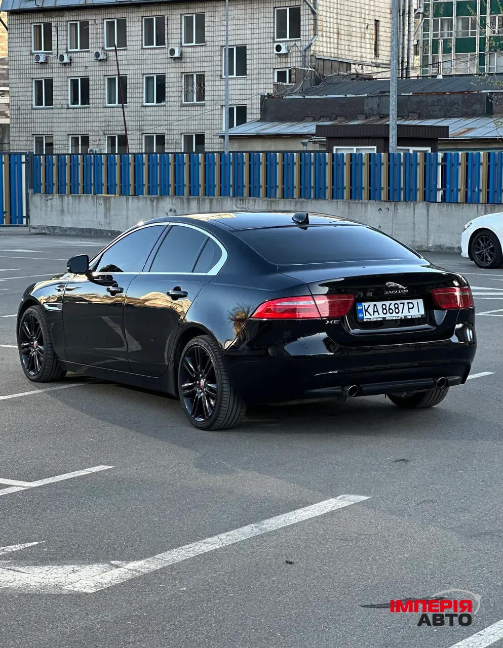 Jaguar XE - фото 3