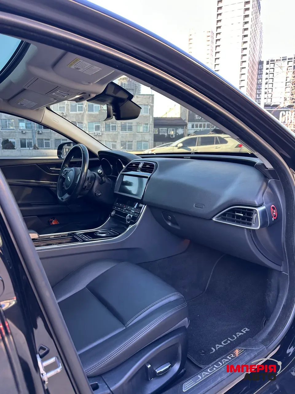 Jaguar XE - фото 14