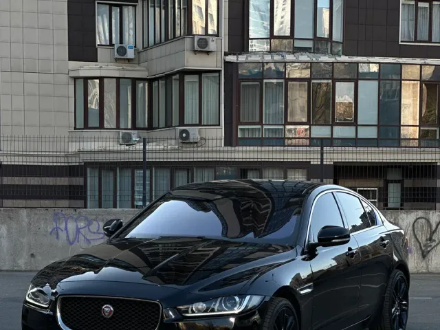Jaguar XE - фото 1