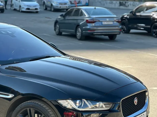 Jaguar XE - фото 5