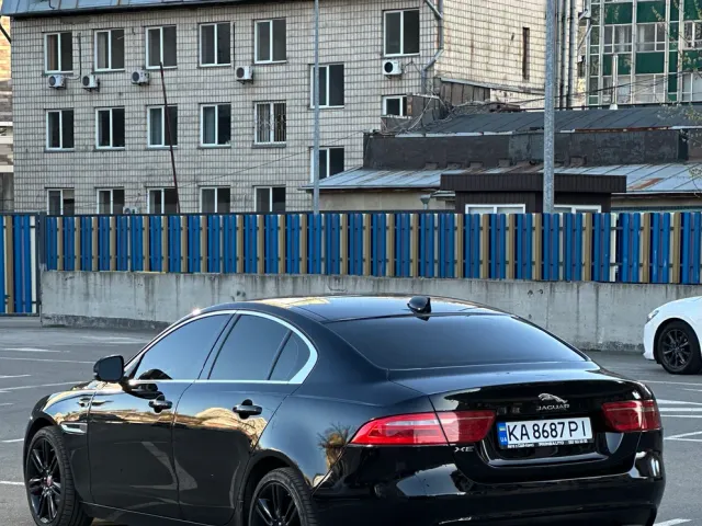 Jaguar XE - фото 3