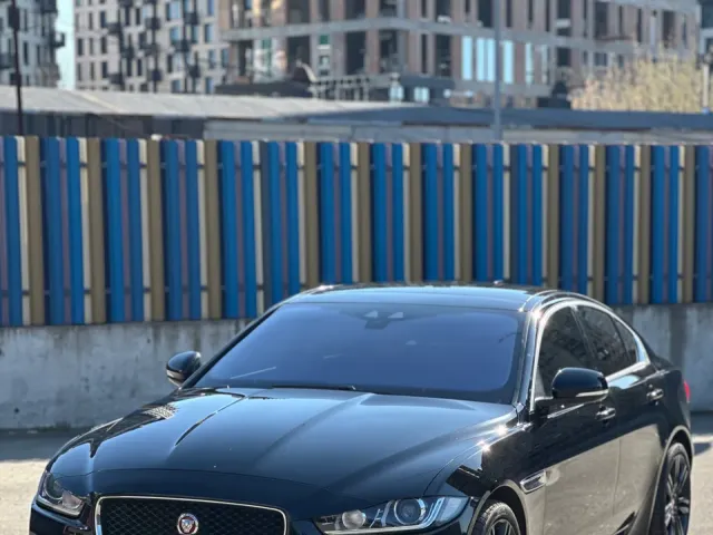Jaguar XE - фото 4