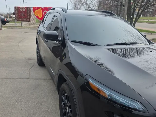Jeep Cherokee - фото 1