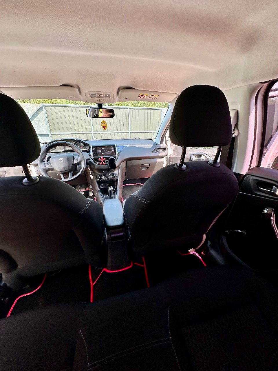 Peugeot 208 - фото 5