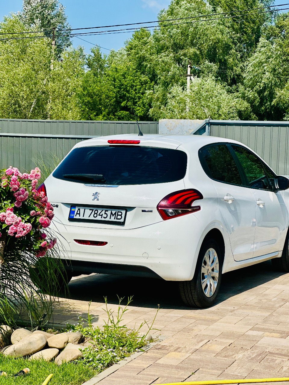 Peugeot 208 - фото 3