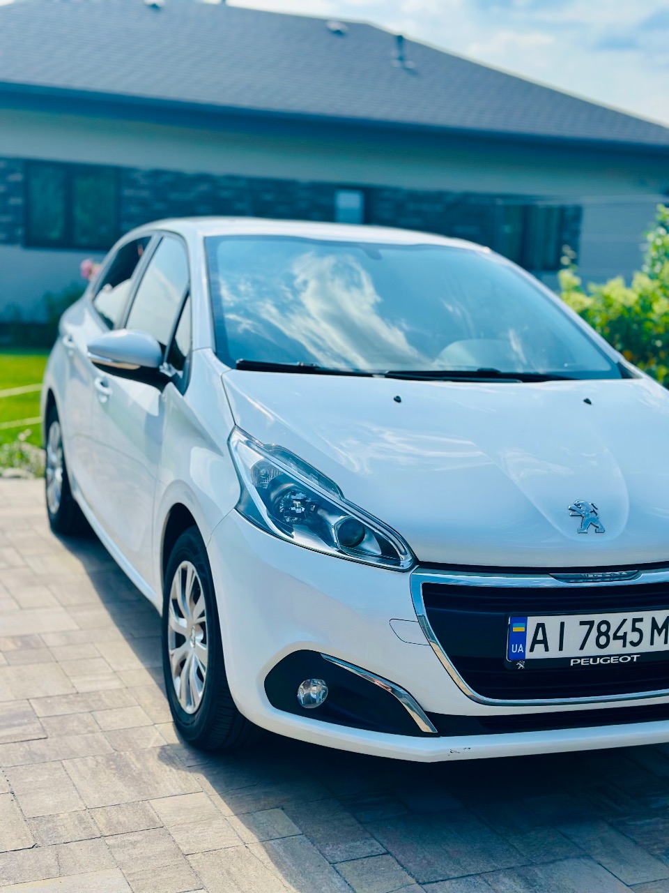 Peugeot 208 - фото 4