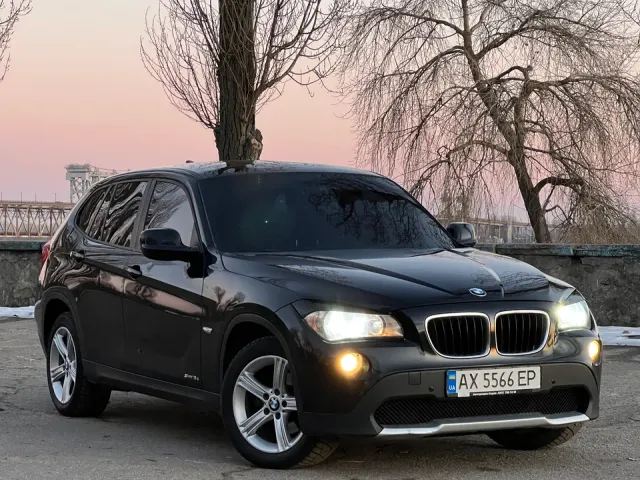 BMW X1 - фото 1