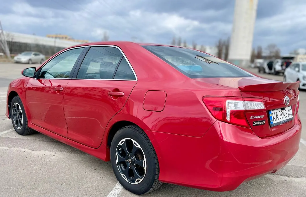 Toyota Camry - фото 3