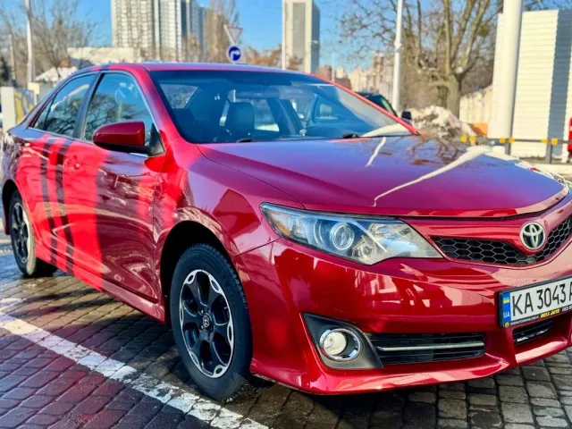 Toyota Camry - фото 1
