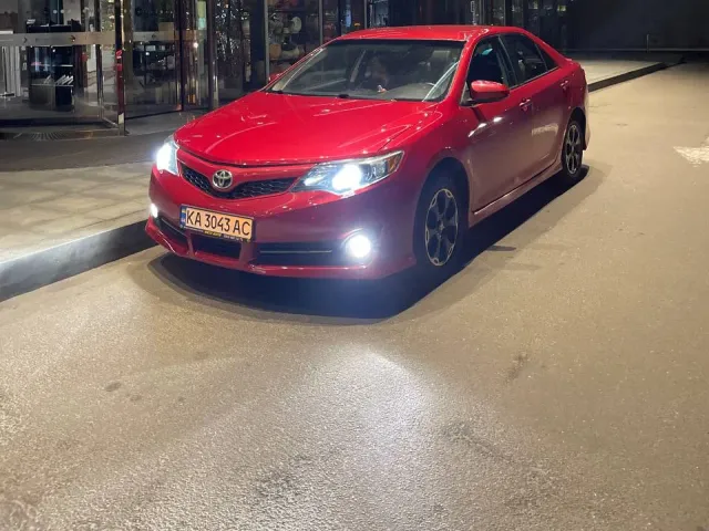 Toyota Camry - фото 2