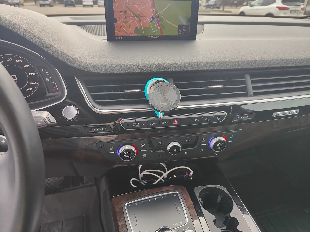 Audi Q7 - фото 7