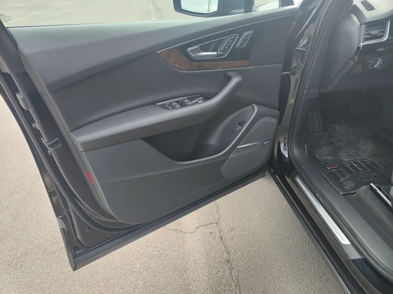 Audi Q7 - фото 10