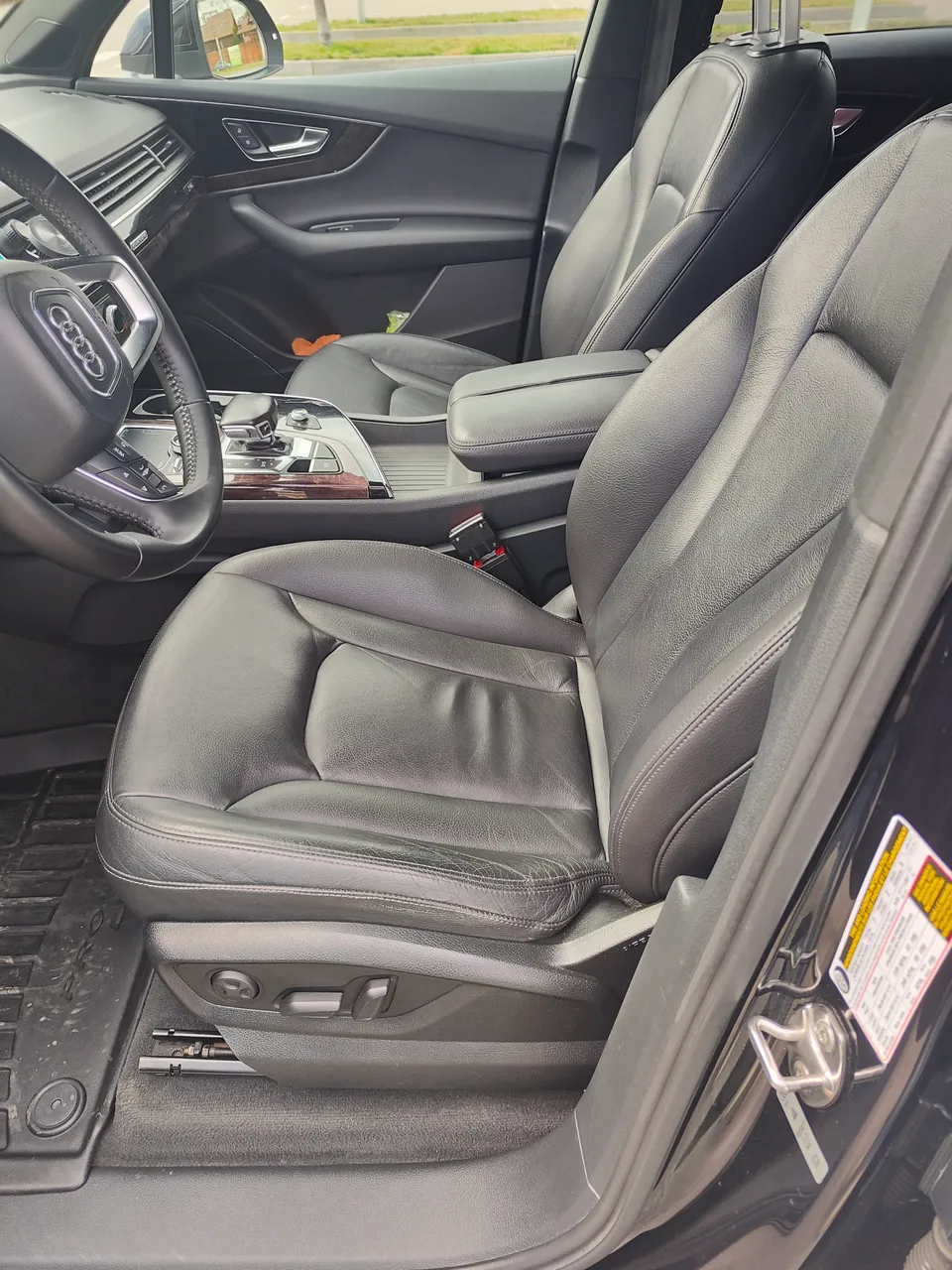 Audi Q7 - фото 9