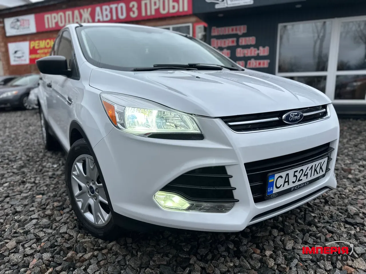 Ford Escape - фото 1