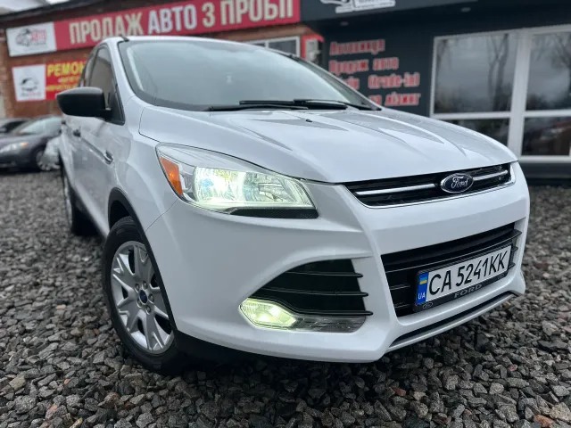 Ford Escape - фото 1