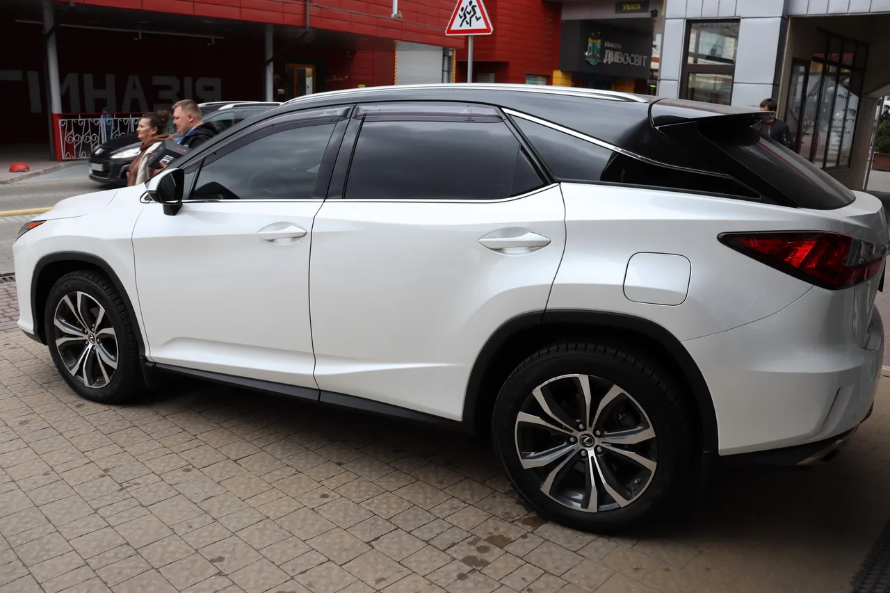 Lexus RX - фото 4