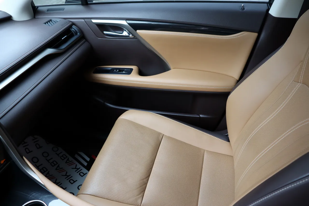 Lexus RX - фото 32