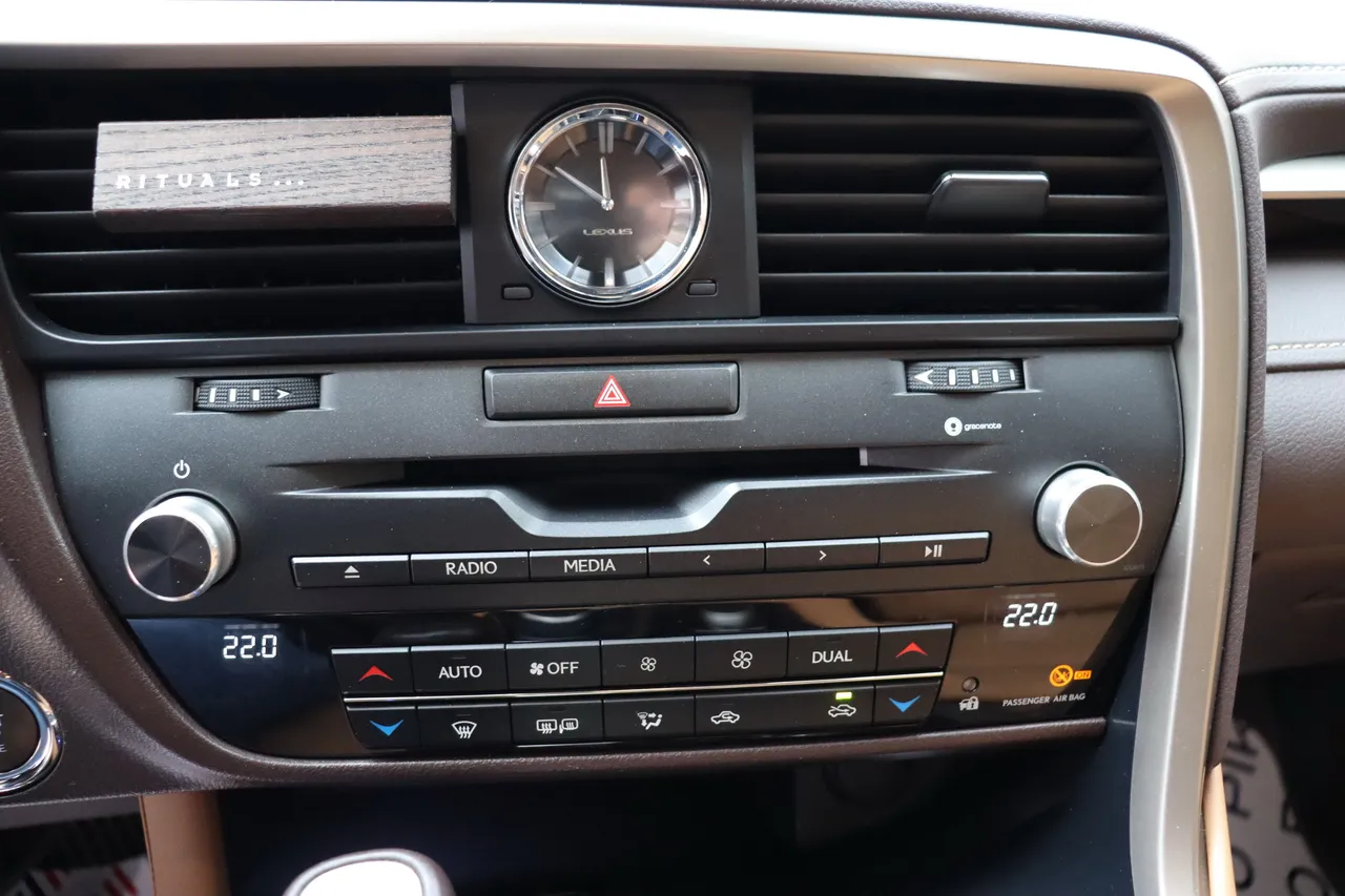 Lexus RX - фото 27