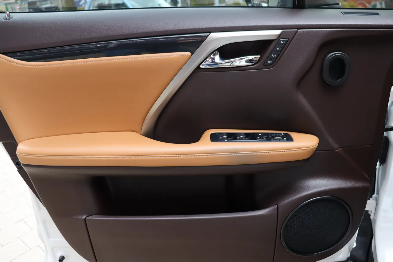 Lexus RX - фото 9