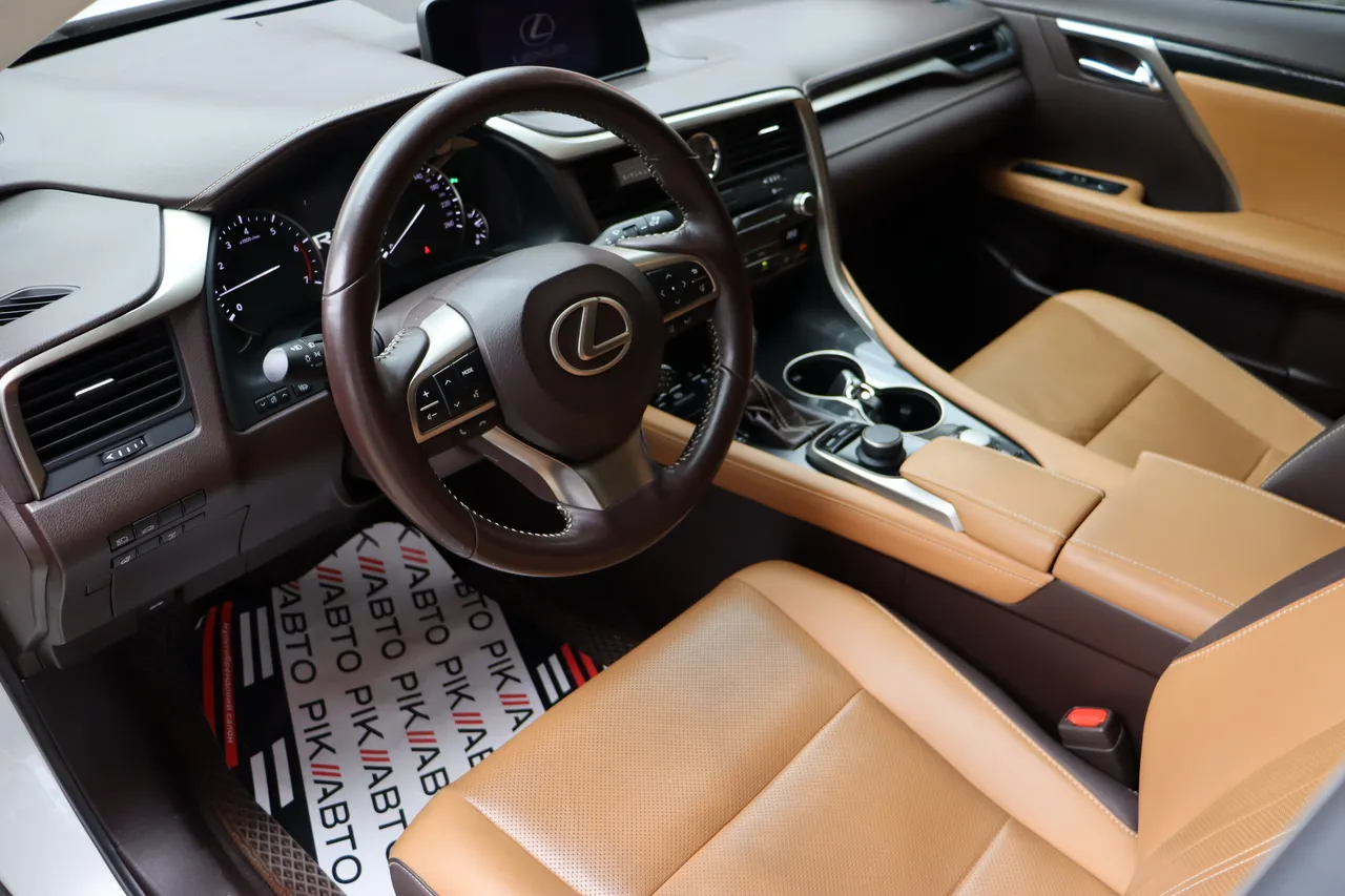 Lexus RX - фото 12