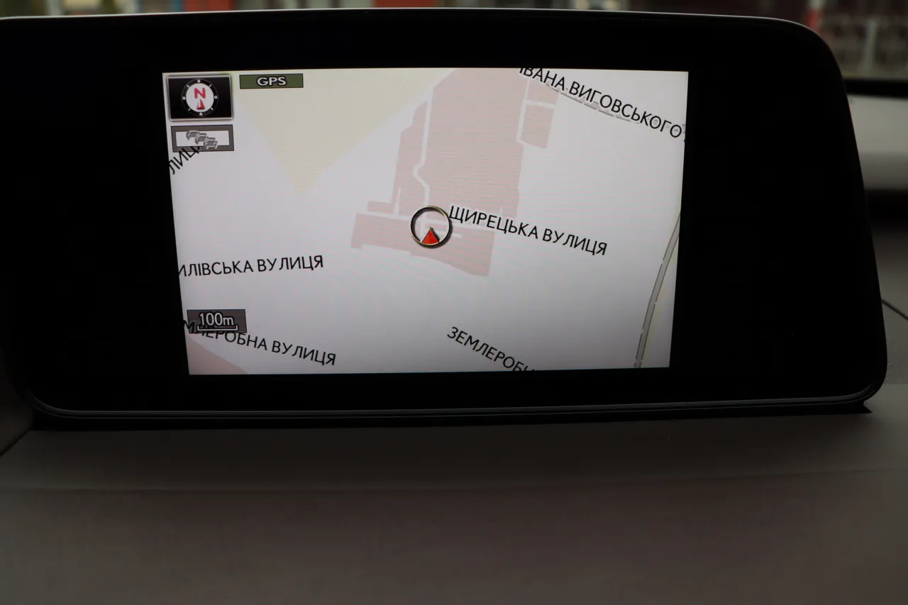 Lexus RX - фото 26