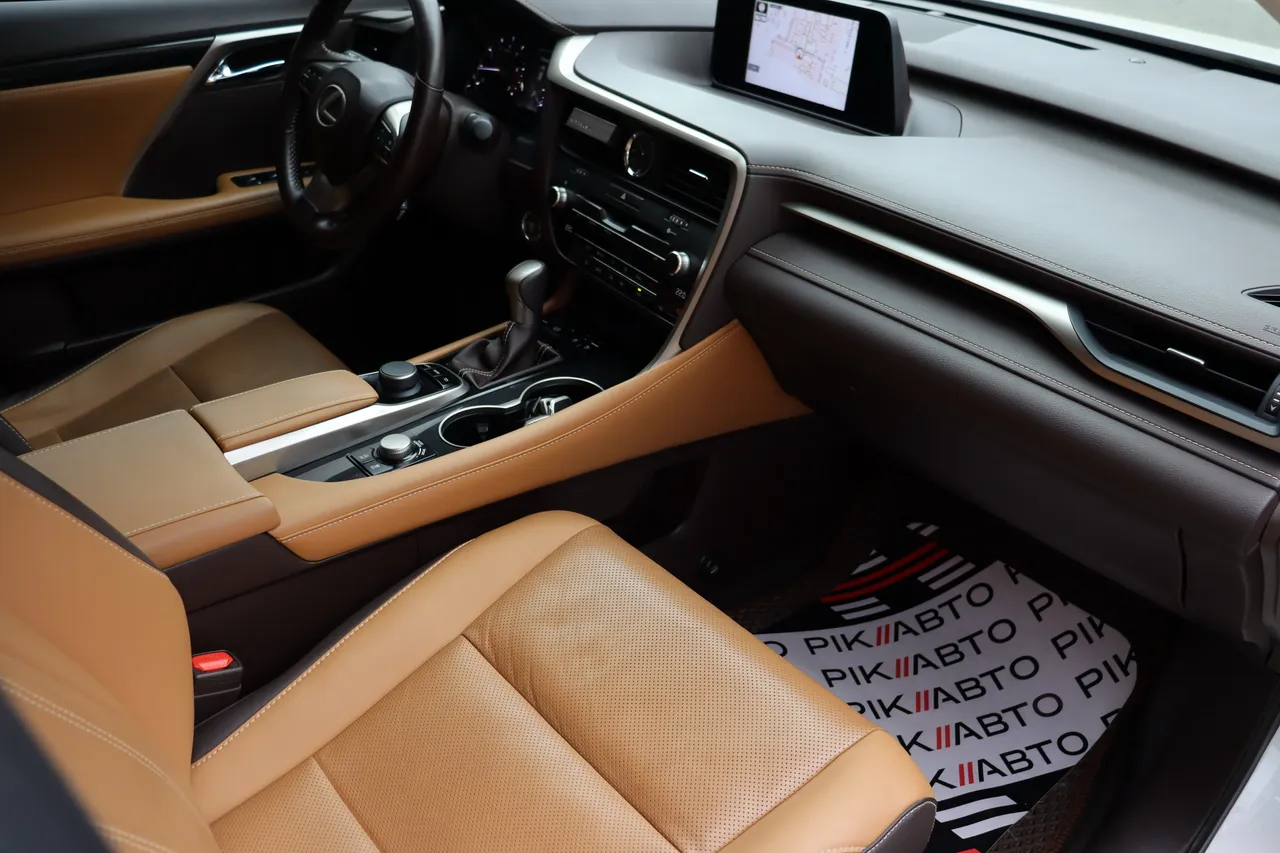 Lexus RX - фото 36