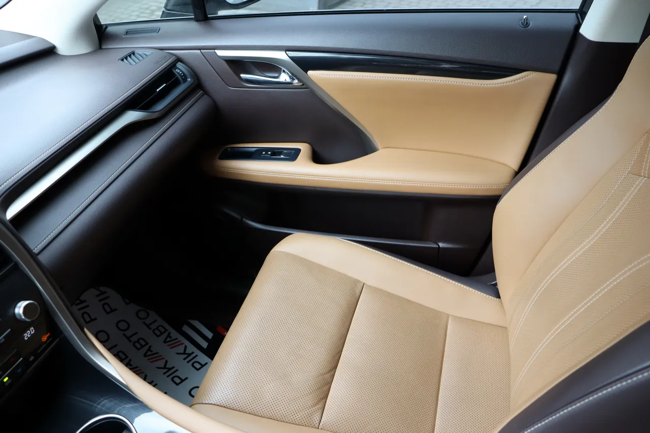 Lexus RX - фото 30