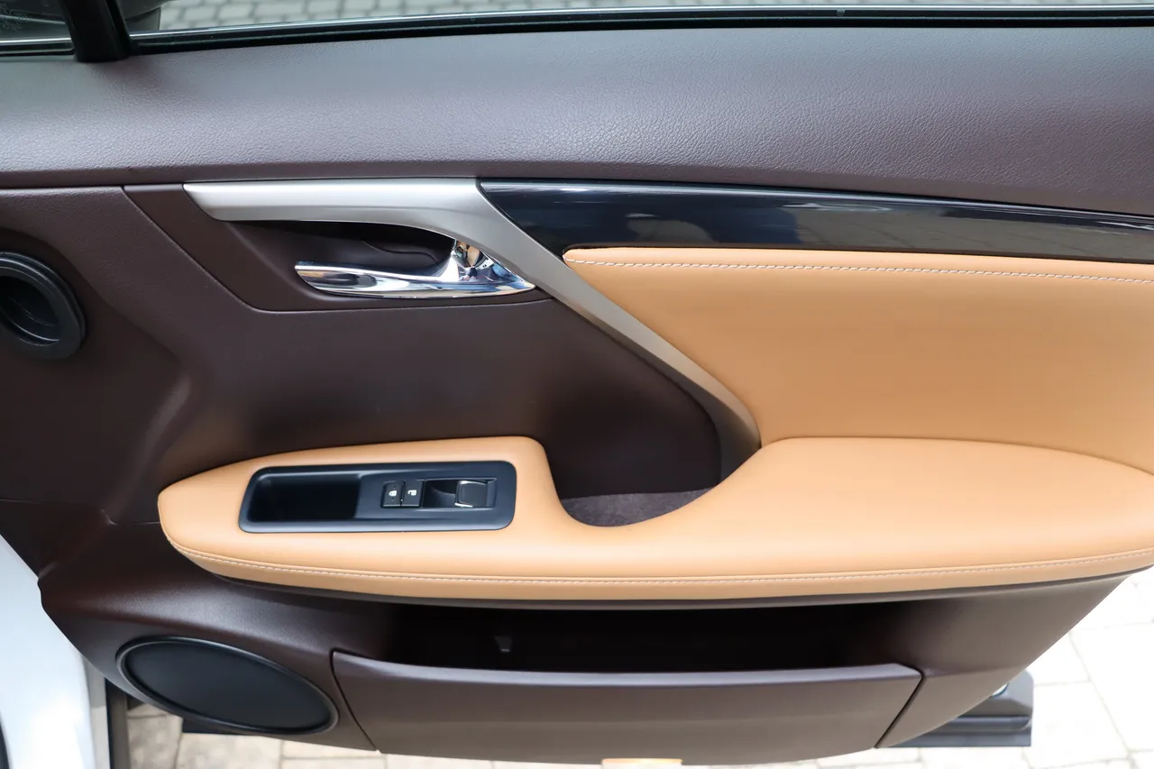 Lexus RX - фото 34